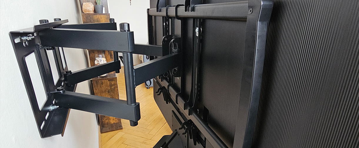 AlzaErgo – držák TV, který zvedne komfort sledování o úroveň výš